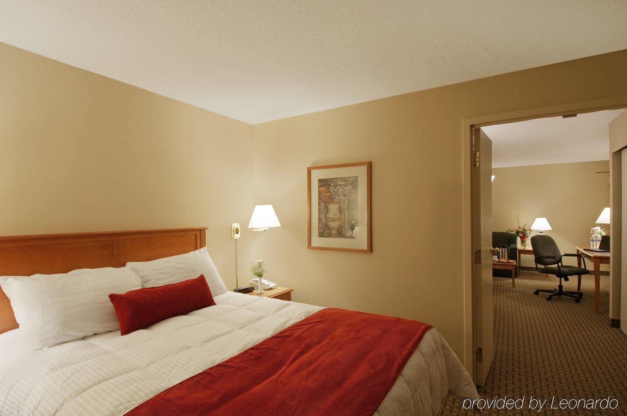Holiday Inn Ottawa East, An Ihg Hotel Экстерьер фото